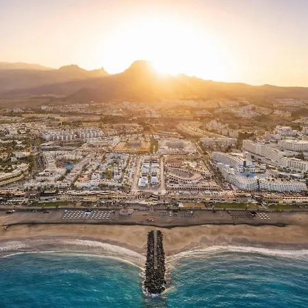 In Ocean Park, Costa Adeje, Tenerife أذيخي