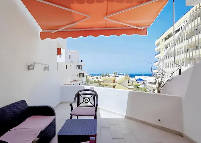 In Ocean Park, Costa Adeje, Tenerife Адехе